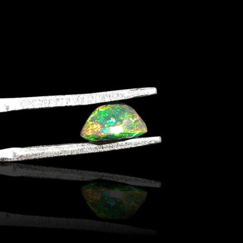 Czarny opal etiopski fasetowany 7x6 mm nr 702