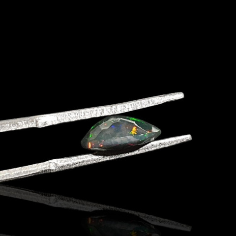 Czarny opal etiopski fasetowany 9x7 mm nr 677