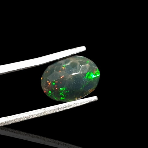 Czarny opal etiopski fasetowany 9x7 mm nr 677