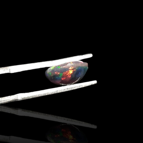 Czarny opal etiopski fasetowany 9x7 mm nr 689