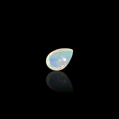 Opal z Etiopii kaboszon 6x4 mm nr 782