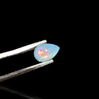 Opal z Etiopii kaboszon 6x4 mm nr 784