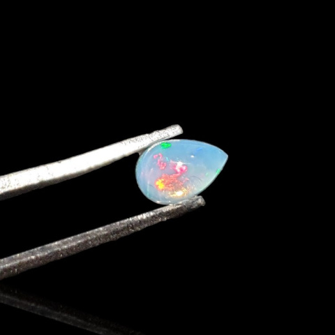 Opal z Etiopii kaboszon 6x4 mm nr 784