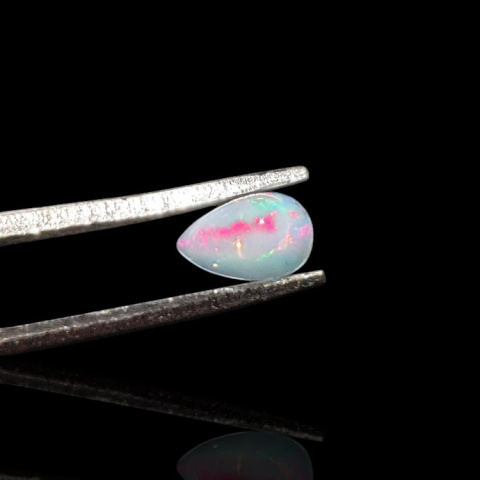 Opal z Etiopii kaboszon 6x4 mm nr 785