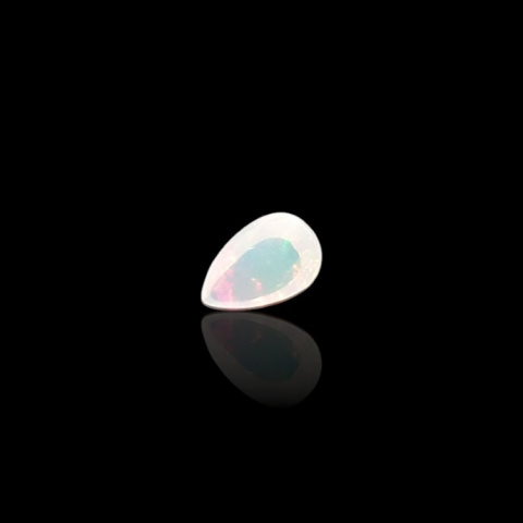 Opal z Etiopii kaboszon 6x4 mm nr 785