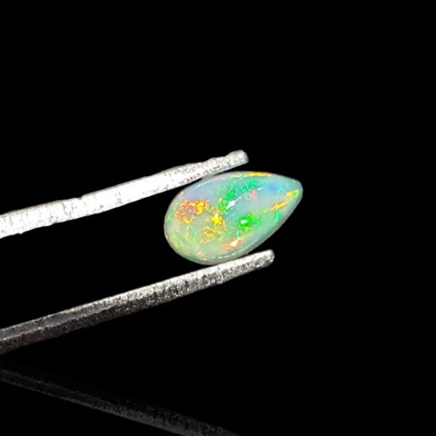 Opal z Etiopii kaboszon 7x4 mm nr 781