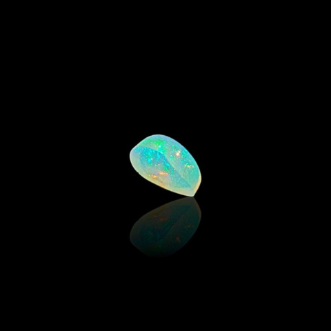 Opal z Etiopii kaboszon 7x5 mm nr 776