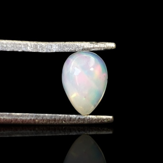 Opal z Etiopii kaboszon 7x5 mm nr 777