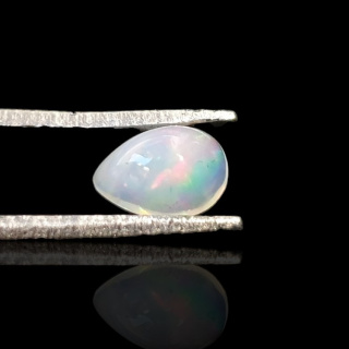 Opal z Etiopii kaboszon 7x5 mm nr 777