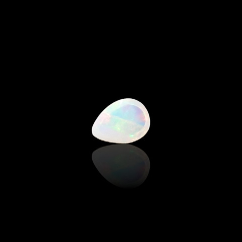 Opal z Etiopii kaboszon 7x5 mm nr 777