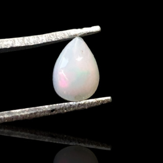 Opal z Etiopii kaboszon 7x5 mm nr 779