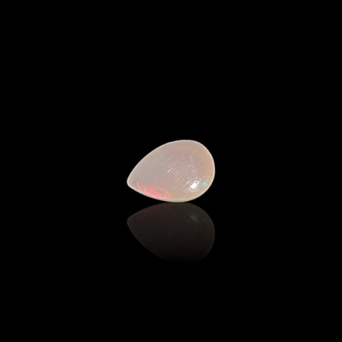 Opal z Etiopii kaboszon 7x5 mm nr 779