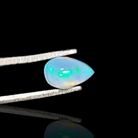 Opal z Etiopii kaboszon 8x5 mm nr 767