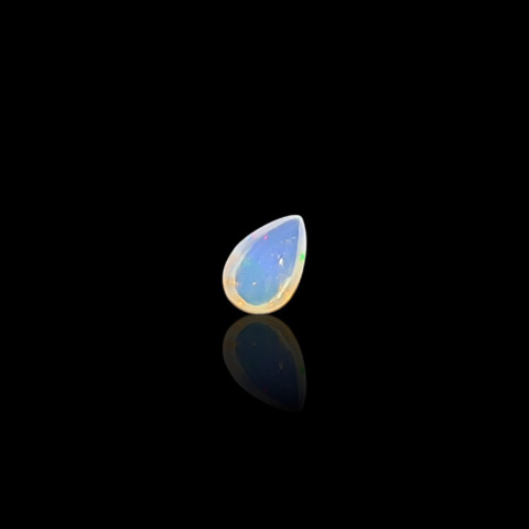 Opal z Etiopii kaboszon 8x5 mm nr 772