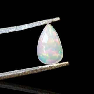 Opal z Etiopii kaboszon 8x5 mm nr 773