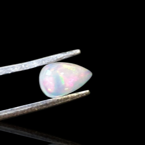 Opal z Etiopii kaboszon 8x5 mm nr 773