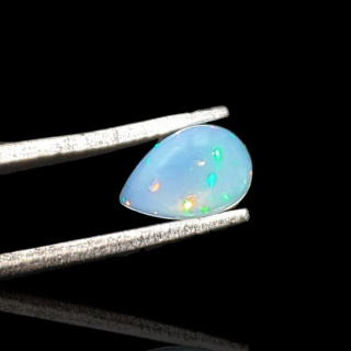 Opal z Etiopii kaboszon 8x5 mm nr 774