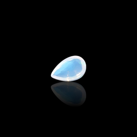 Opal z Etiopii kaboszon 8x5 mm nr 774