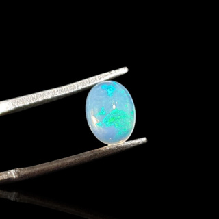 Opal z Etiopii kaboszon 8x6 mm nr 741