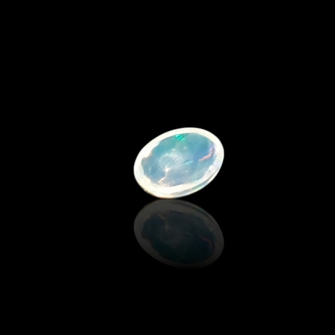 Opal z Etiopii kaboszon 8x6 mm nr 744