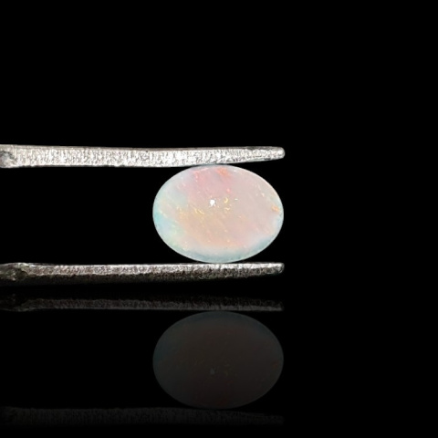 Opal z Etiopii kaboszon 8x6 mm nr 747