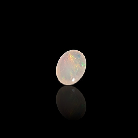 Opal z Etiopii kaboszon 8x6 mm nr 747