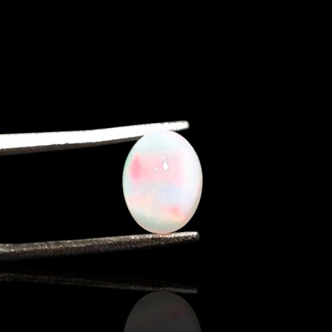 Opal z Etiopii kaboszon 8x6 mm nr 749