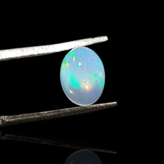 Opal z Etiopii kaboszon 8x6 mm nr 753