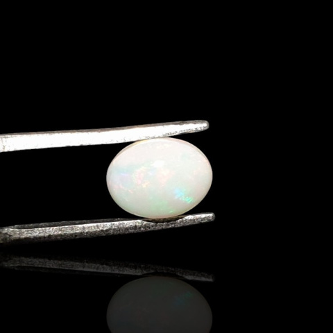 Opal z Etiopii kaboszon 8x6 mm nr 754