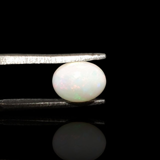 Opal z Etiopii kaboszon 8x6 mm nr 754