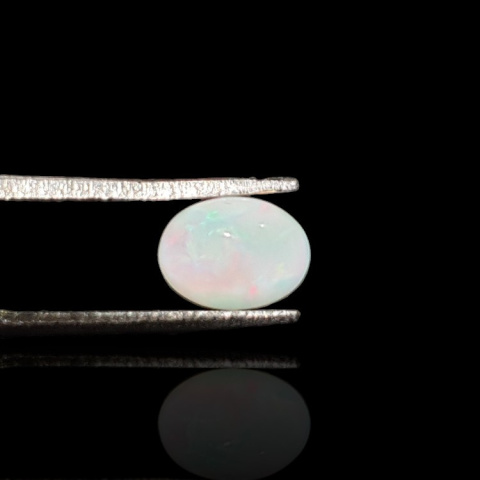 Opal z Etiopii kaboszon 8x6 mm nr 755