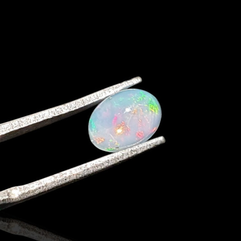 Opal z Etiopii kaboszon 8x6 mm nr 756