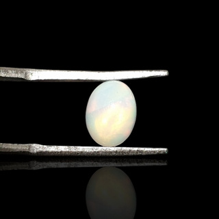 Opal z Etiopii kaboszon 8x6 mm nr 757