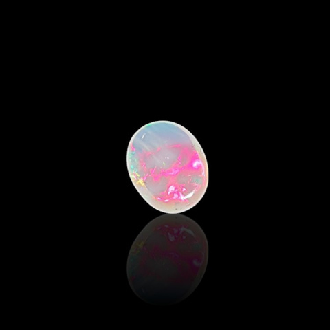 Opal z Etiopii kaboszon 8x6 mm nr 758