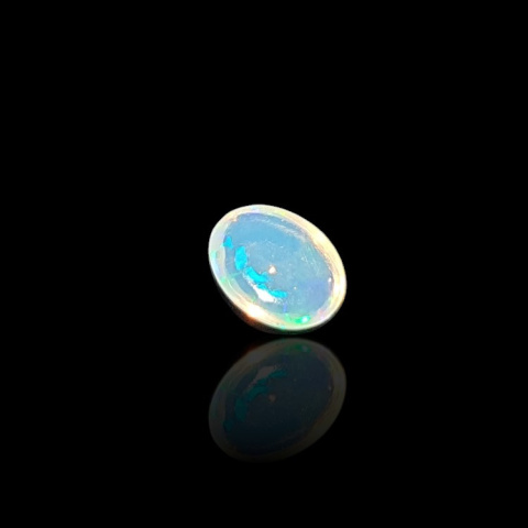 Opal z Etiopii kaboszon 8x6 mm nr 760