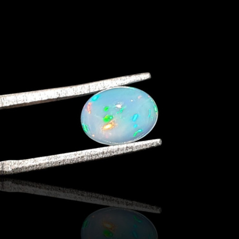 Opal z Etiopii kaboszon 8x6 mm nr 762