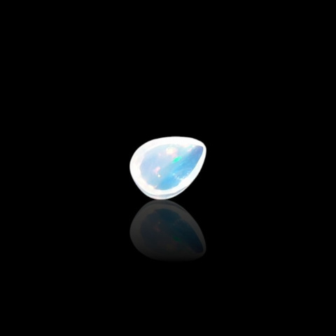 Opal z Etiopii kaboszon 8x6 mm nr 769