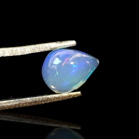 Opal z Etiopii kaboszon 8x6 mm nr 771