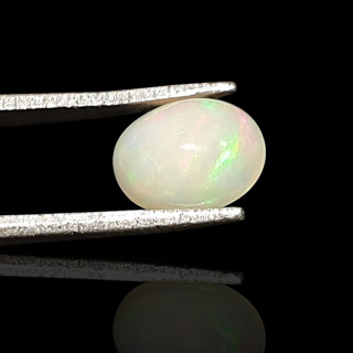 Opal z Etiopii kaboszon 9x7 mm nr 714