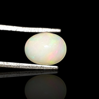 Opal z Etiopii kaboszon 9x7 mm nr 714