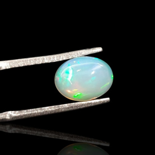 Opal z Etiopii kaboszon 9x7 mm nr 716