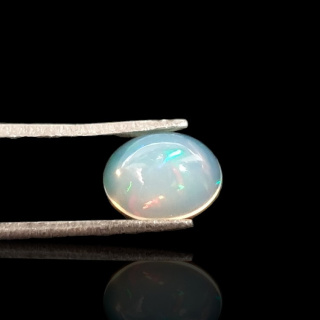 Opal z Etiopii kaboszon 9x7 mm nr 717