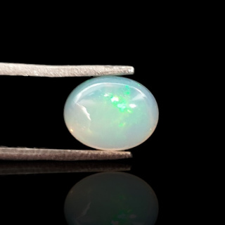 Opal z Etiopii kaboszon 9x7 mm nr 719