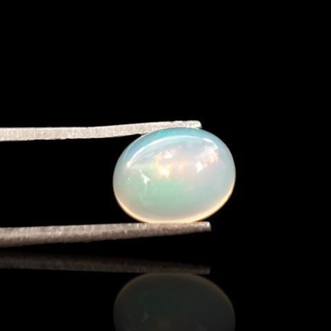 Opal z Etiopii kaboszon 9x7 mm nr 719