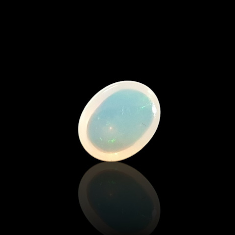 Opal z Etiopii kaboszon 9x7 mm nr 719