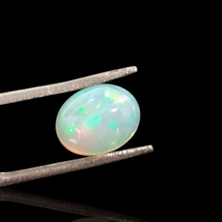 Opal z Etiopii kaboszon 9x7 mm nr 721