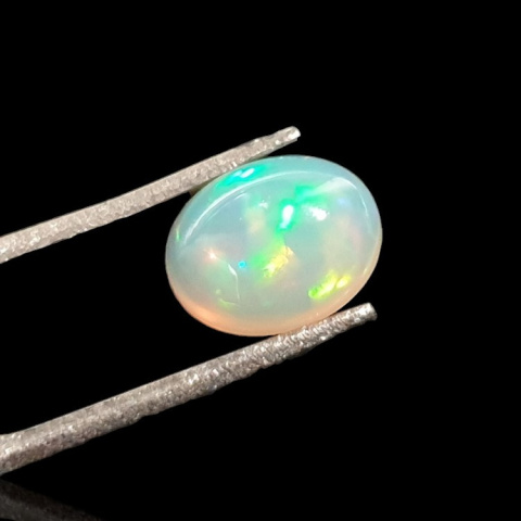 Opal z Etiopii kaboszon 9x7 mm nr 721