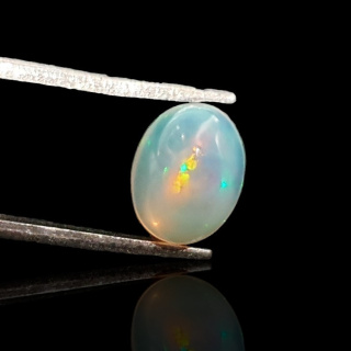 Opal z Etiopii kaboszon 9x7 mm nr 722