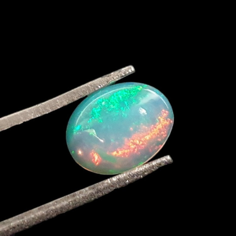 Opal z Etiopii kaboszon 9x7 mm nr 723