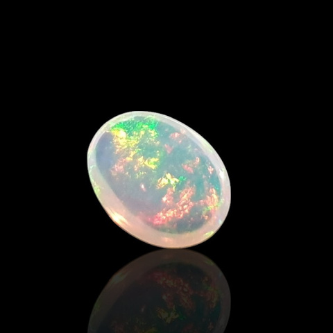 Opal z Etiopii kaboszon 9x7 mm nr 723